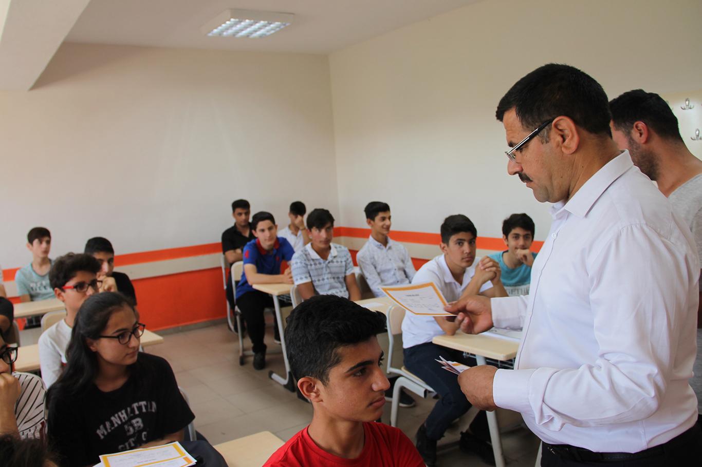 Mardin'de 250 bin öğrenci karne heyecanı yaşadı